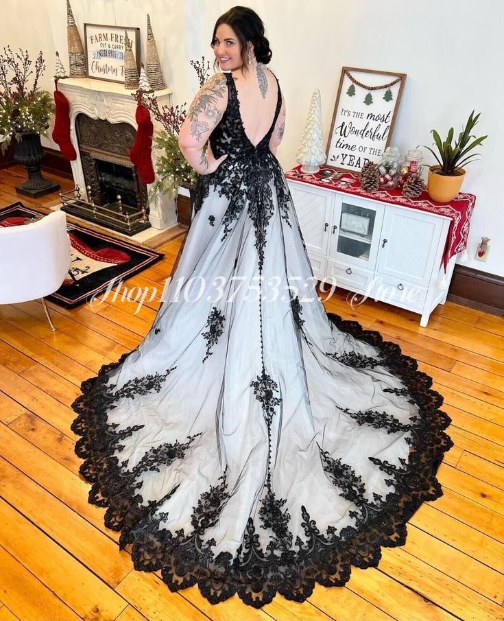 Gothic V Neck Wedding Dresses  - đánh giá và giá Embroidery White Dress